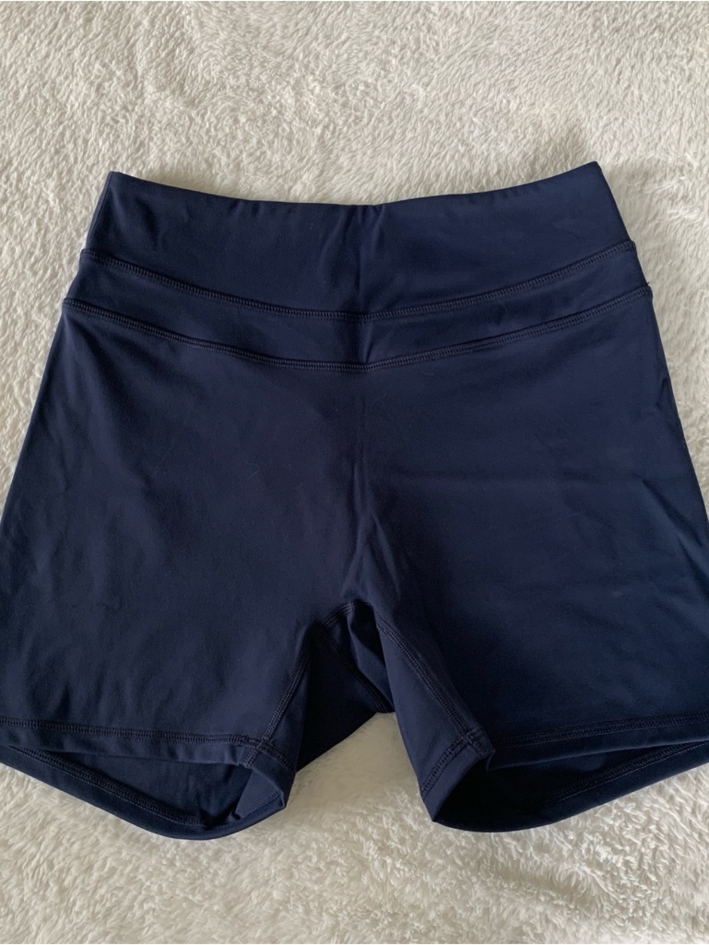 Women’s Large AMAZON Navy Blue No Front Seam 4” Workout‎ Athletic Stretch Shorts